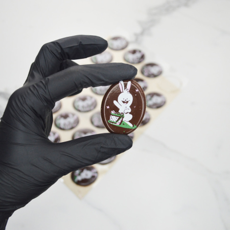 Украшение из шоколадной глазури "Кролик" яйцо 44х34мм 24 штуки