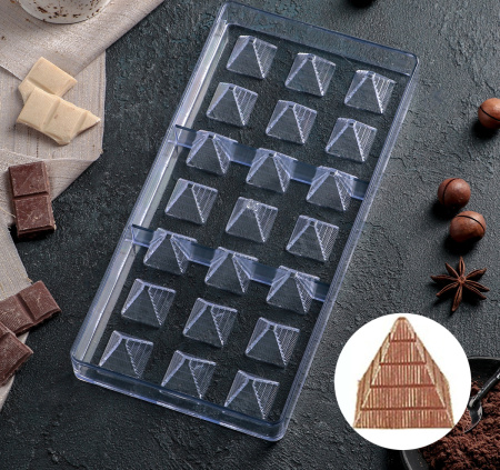 Пластиковая форма для шоколада "Пирамида" для конфет 21 ячейка
