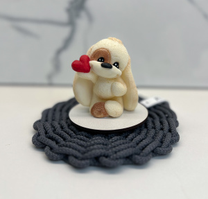 Фигурка из шоколадной глазури СОБАЧКА С СЕРДЕЧКОМ белая