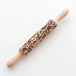 Скалка с узором детская МИЛЫЕ ДИНОЗАВРЫ с рецептом