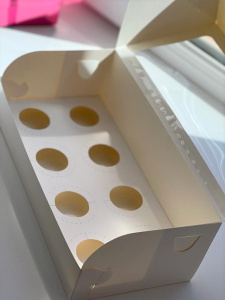 Коробка на 8 капкейков с ПРЯМОУГОЛЬНЫМ окном 330х160х110мм