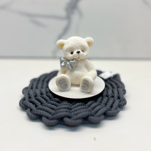 Фигурка из шоколадной глазури МЕДВЕЖОНОК С БАНТИКОМ белый