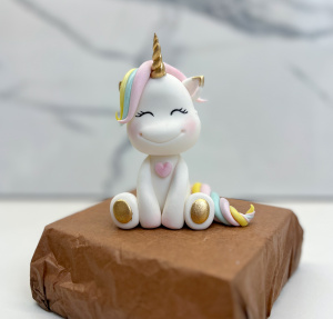 Фигурка из мастики ЕДИНОРОЖКА