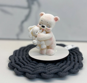 Фигурка из шоколадной глазури МЕДВЕЖОНОК С ЗАЙЧИКОМ белый