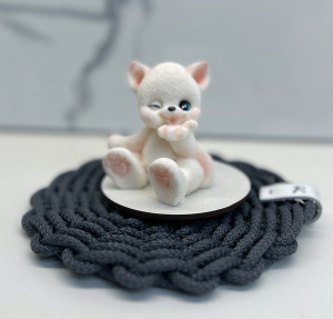 Фигурка из шоколадной глазури КОТИК ПОЦЕЛУЙЧИК белый