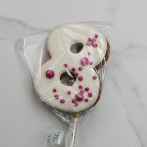 Пряник ЦИФРА "8" с посыпкой РОЗОВЫЙ блеск 9см