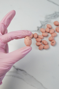 Драже ЯЙЦА с хрустящей начинкой ПУДРОВЫЕ в крапинку 50 грамм