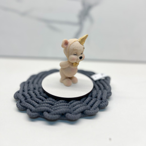 Фигурка из шоколадной глазури МИШКА ЗАДУВАЕТ СВЕЧКУ бежевый