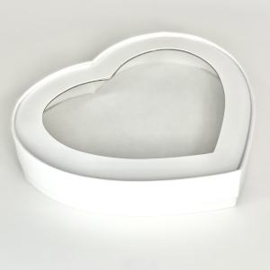 Коробка ШЛЯПНАЯ СЕРДЦЕ 215х180х55мм БЕЛАЯ матовая
