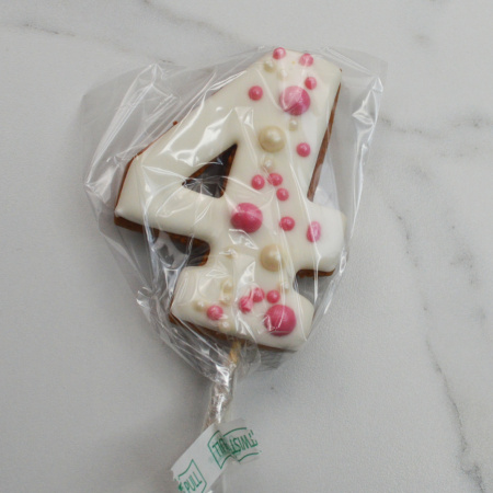 Пряник ЦИФРА "4" с розовой посыпкой 9см Пряник ЦИФРА "4" с розовой посыпкой 9см