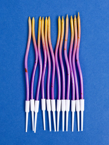 Свечи для торта коктейльные "Серпантин" градиент золотой-фиолетовый 12 штук Свечи для торта коктейльные "Серпантин" градиент золотой-фиолетовый 12 штук