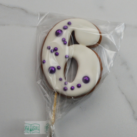 Пряник ЦИФРА "6" с посыпкой ФИОЛЕТОВЫЙ блеск 9см Пряник ЦИФРА "6" с посыпкой ФИОЛЕТОВЫЙ блеск 9см