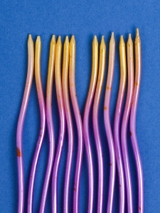 Свечи для торта коктейльные "Серпантин" градиент золотой-фиолетовый 12 штук Свечи для торта коктейльные "Серпантин" градиент золотой-фиолетовый 12 штук