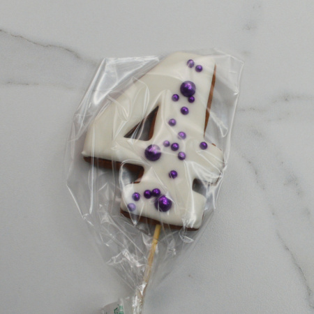 Пряник ЦИФРА "4" с посыпкой ФИОЛЕТОВЫЙ блеск 9см Пряник ЦИФРА "4" с посыпкой ФИОЛЕТОВЫЙ блеск 9см