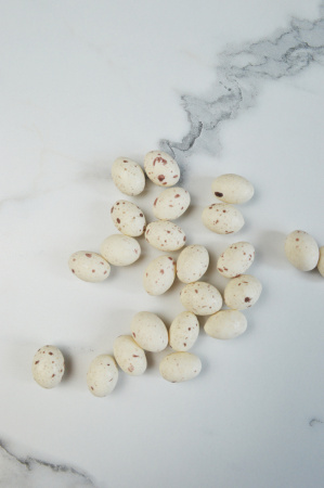 Драже ЯЙЦА с хрустящей начинкой БЕЛЫЕ в крапинку 50 грамм