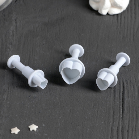 Набор плунжеров-вырубок Сердечки 3шт (1,6х1,1см, 1,4х1см, 1х1см) Набор плунжеров-вырубок Сердечки 3шт (1,6х1,1см, 1,4х1см, 1х1см)